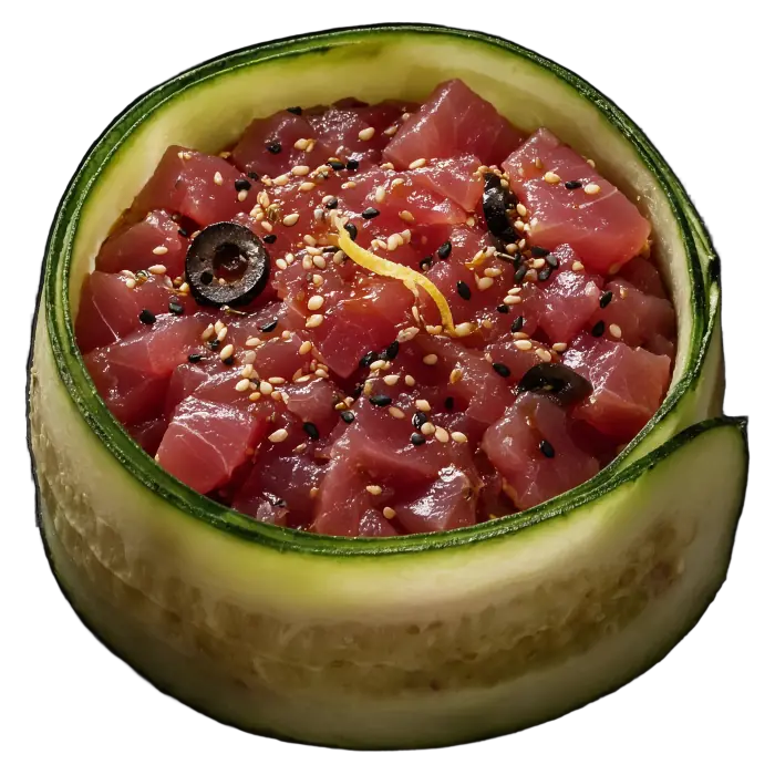 Tartare thon, dressage composé d'après le tartare de la maison : sésame, olives, soja, citron, sauce tartare